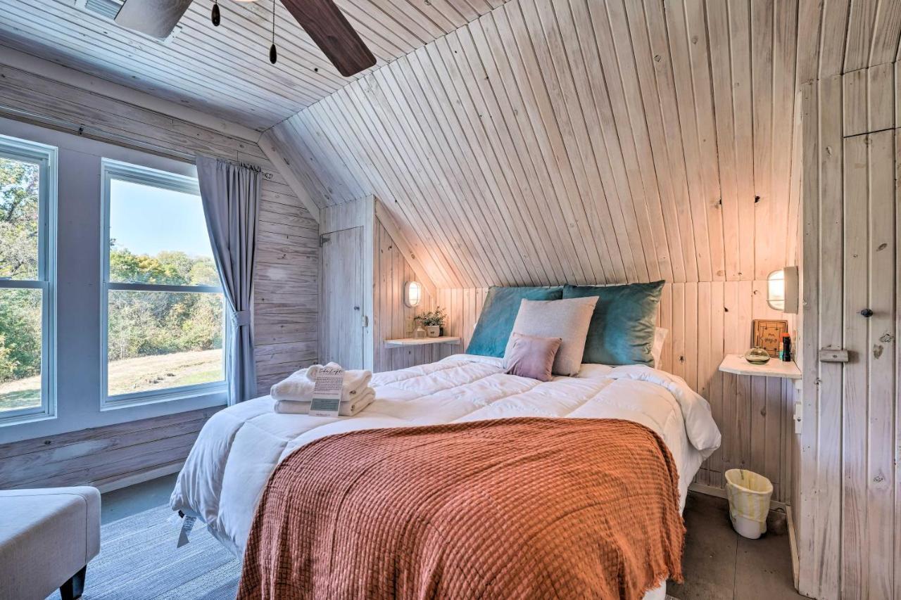 Unique Loft Cabin Fire Pit And Fishing Access! Bells Bagian luar foto